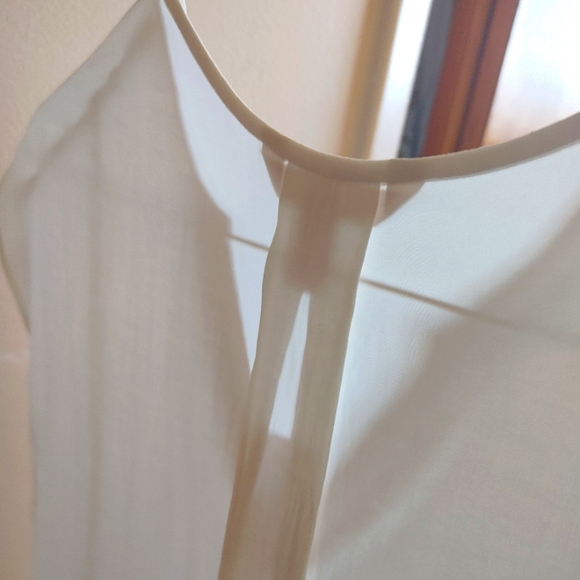 New! Banana Republic Women XS Cream Blouse - Picture 2 of 7